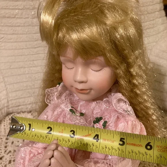 Vintage Praying Porcelain Girl Doll - Pink Gown, Kneeling, Rosary - Picture 13 of 13